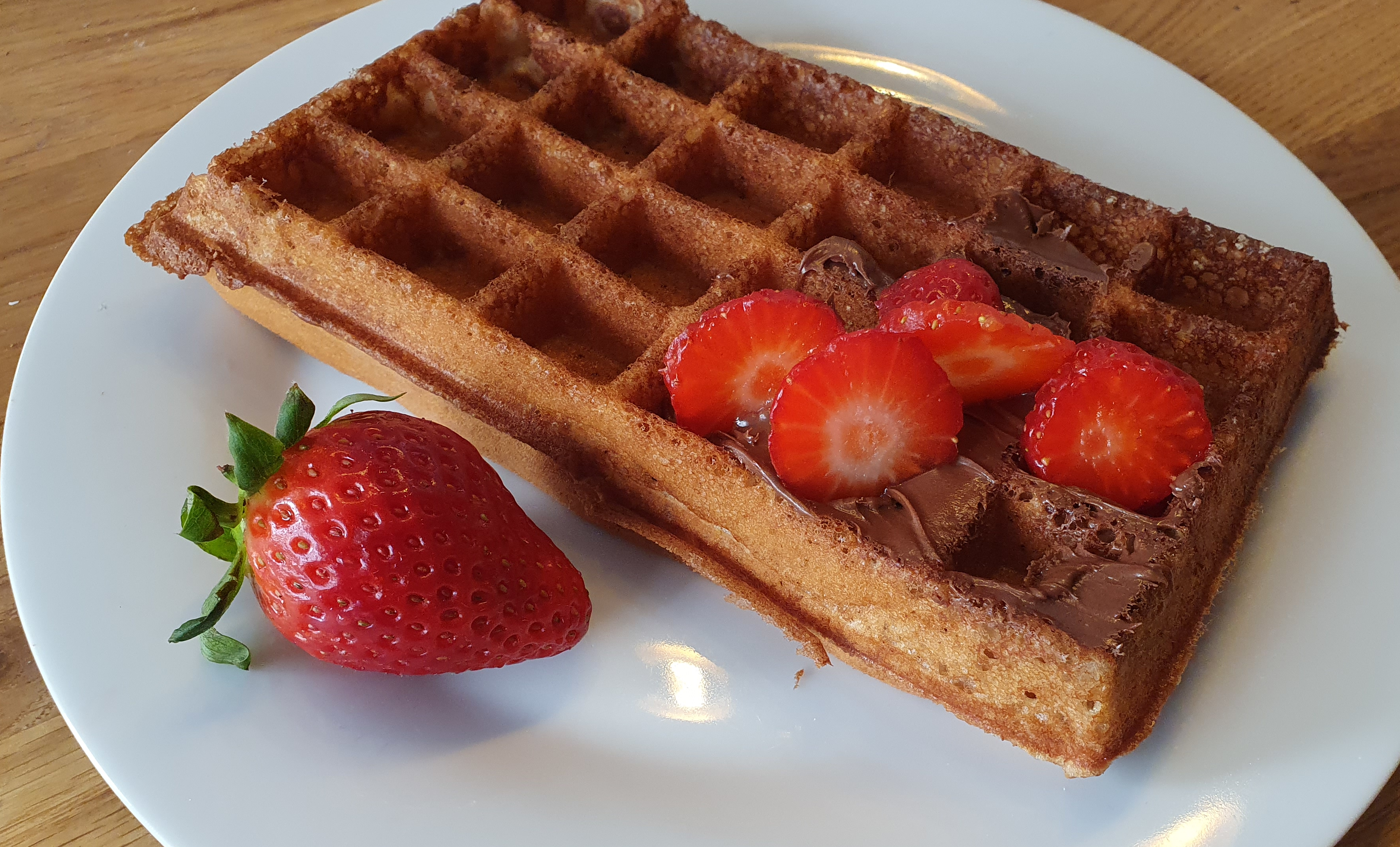 Dinkel Vollkorn Waffeln mit Erdbeeren